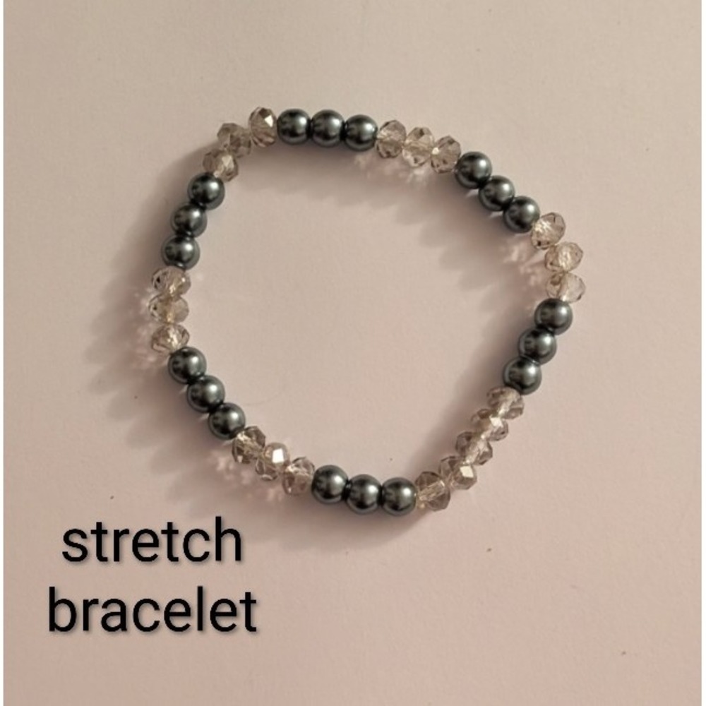 Gunmetal Grey Faux Pearl and Faceted Glass Bead Elastic Stretch Bracelet Womens